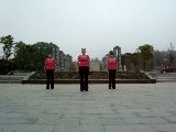 《英子广场舞红色娘子军》